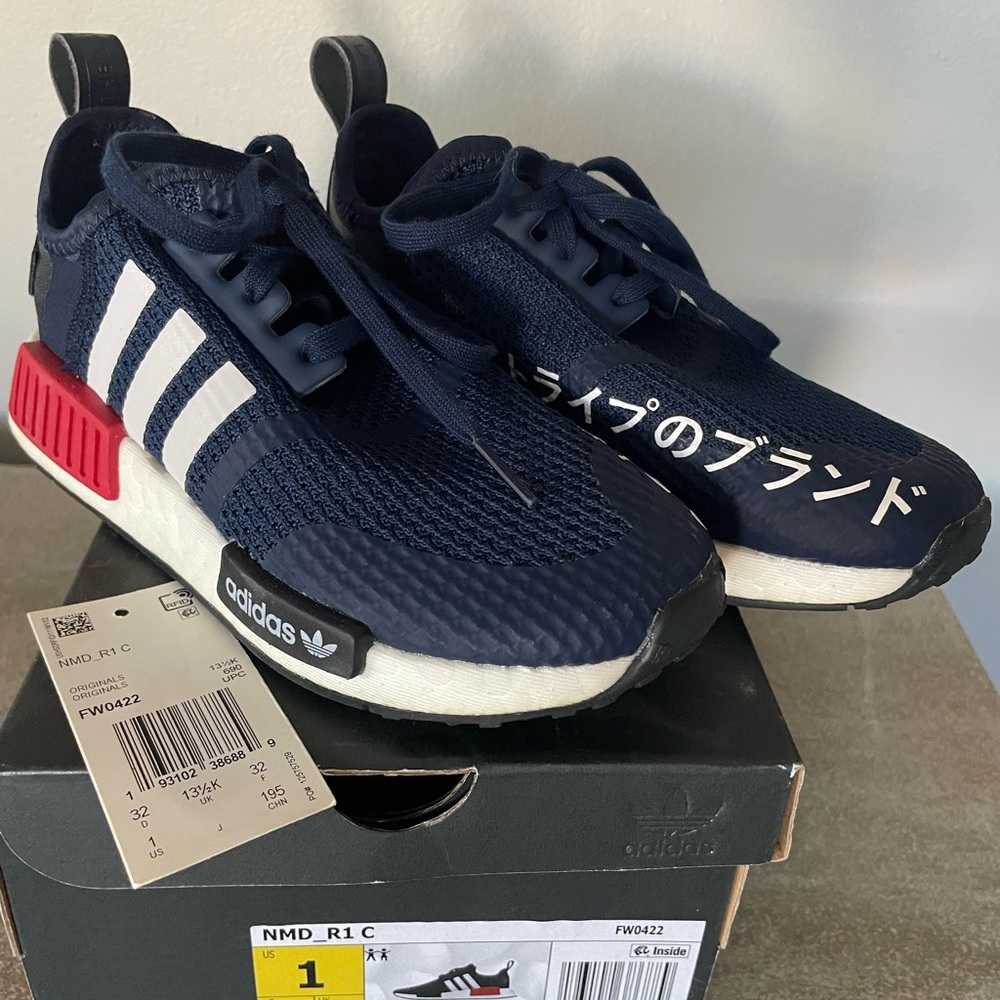 Adidas Boys size 1 NMD Sneakers - Picture 8 of 10